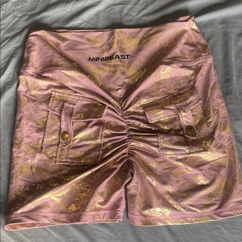 Flattering Minibeast Women's Curve X Shorts - Pink and Gold
